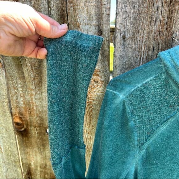 Others Follow long sleeve hooded thin sweater type high low bottom. Large. - Picture 4 of 11